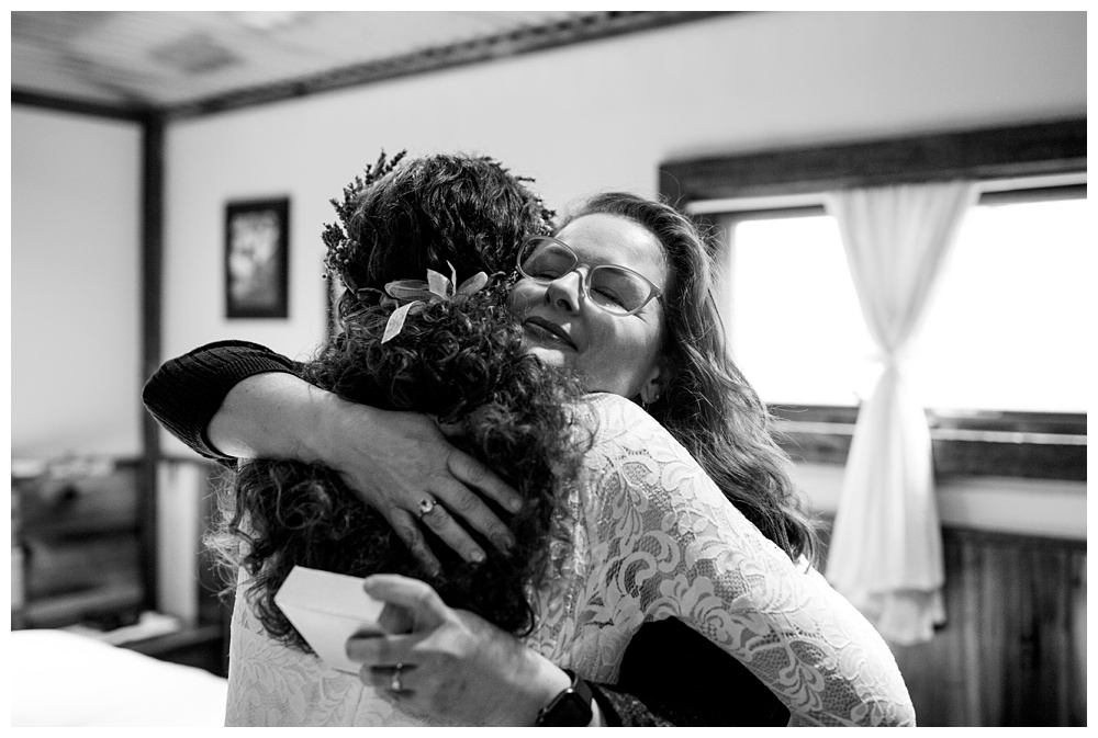 Bride hugging her mom after giving her a gift, nashville wedding photographer, nashville wedding, nashville Tennessee wedding, intimate wedding, bohemian wedding, intimate bohemian wedding, intimate nashville wedding, intimate mountain wedding, intimate backyard wedding, intimate elopement, Tennessee elopement